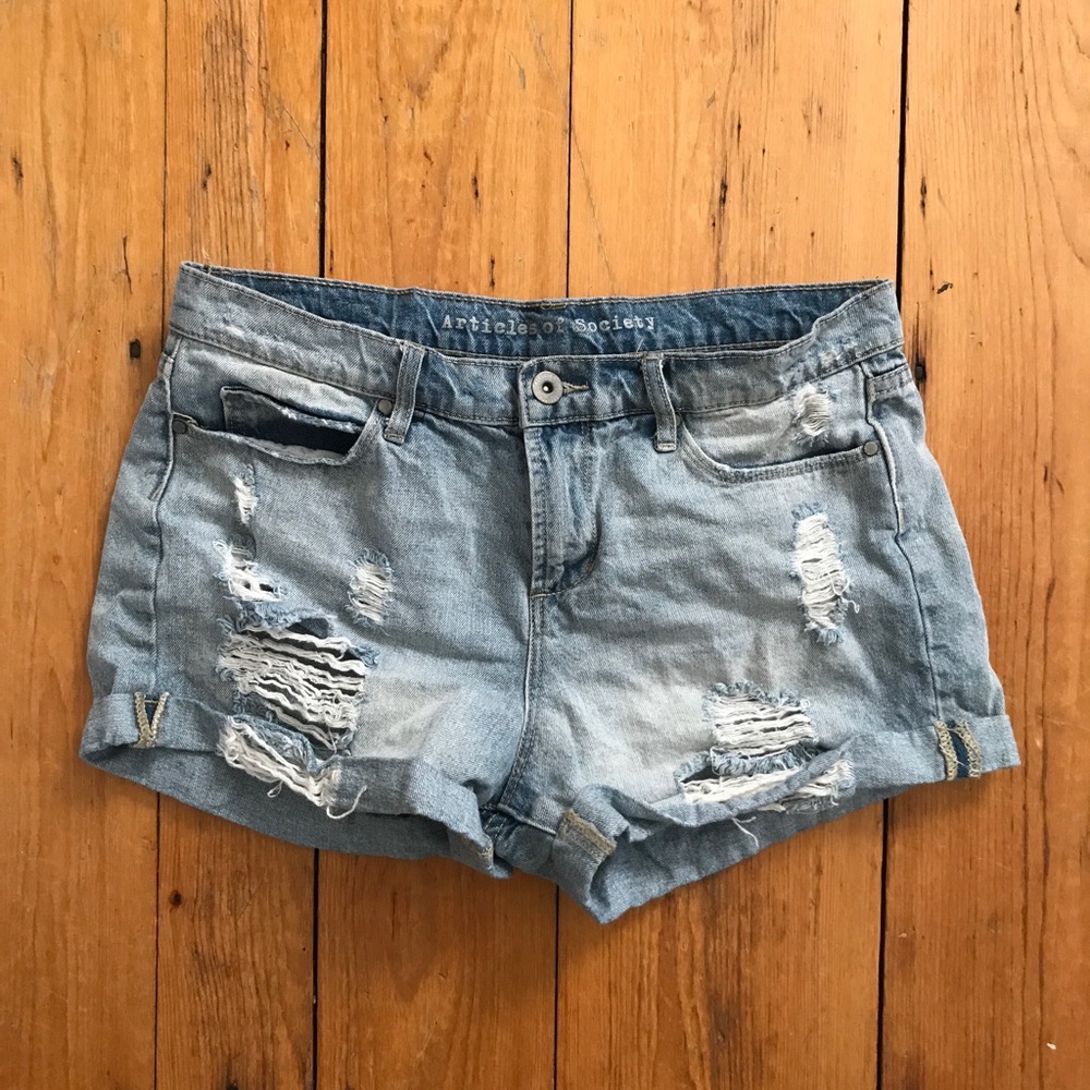 cutoff light wash denim shorts